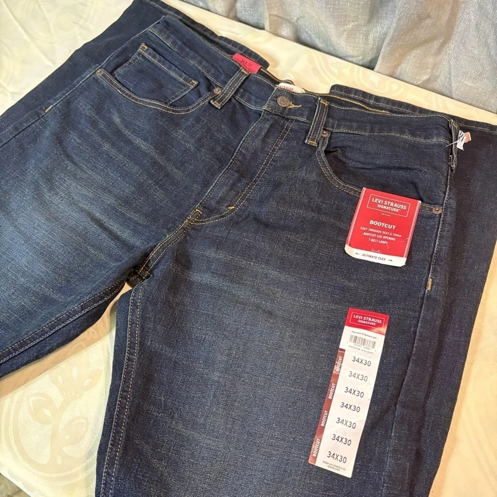 NWT- Levi's Men's Dark Indigo Bootcut Jeans
